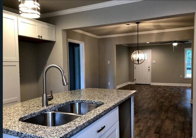 Foto del edificio - 7635 Camwood St