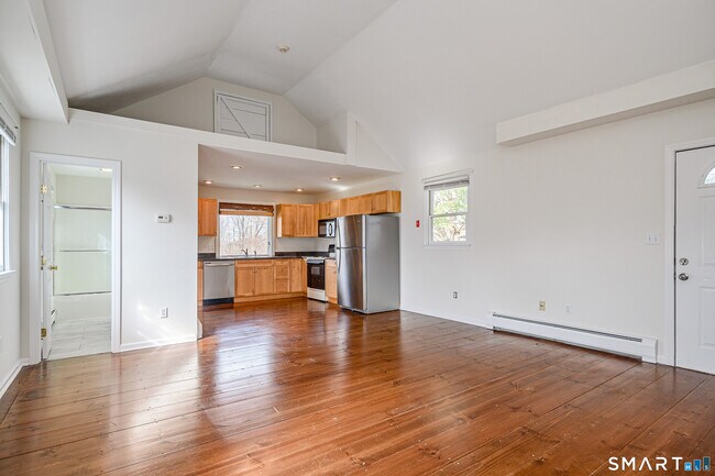 Foto del edificio - 92 Whisconier Rd