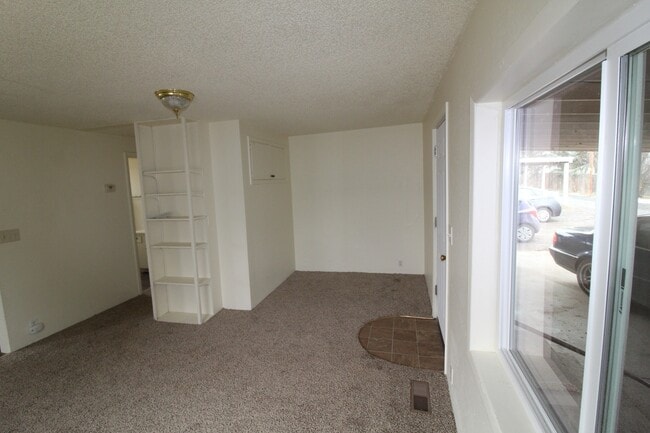 Building Photo - 4111 Homedale Rd