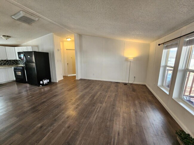 Building Photo - 412 Sherman Dr