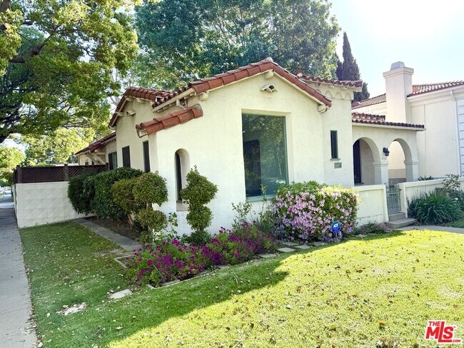 Foto del edificio - 2002 Kelton Ave