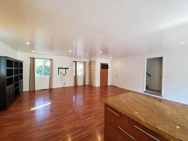 Foto del edificio - 3 bedroom in San Rafael CA 94903