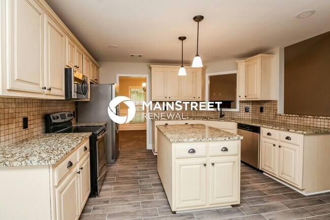Foto del edificio - 4 Bedroom Pet-Friendly Home in Hoschton, GA with Main Street Renewal