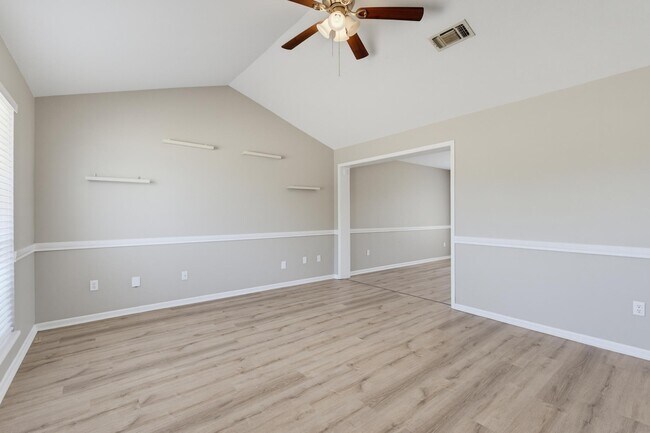 Foto del edificio - 3665 Trinity Ln