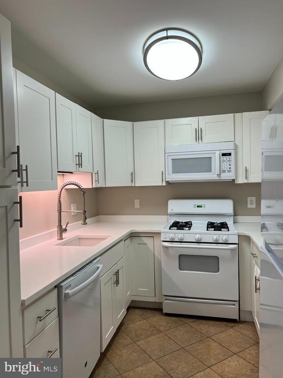 Building Photo - 11623 Vantage Hill Rd