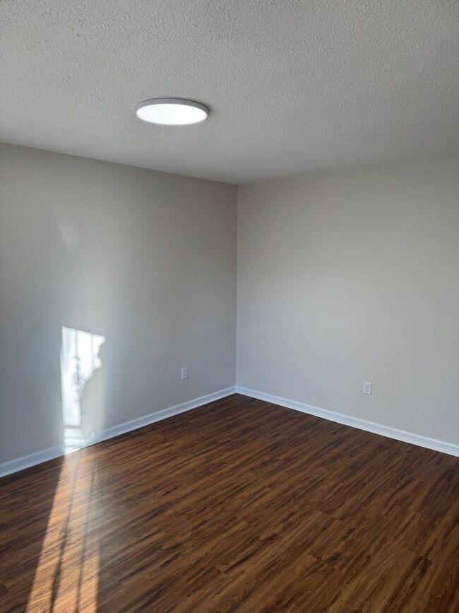 Foto del edificio - 6298 Raible Dr