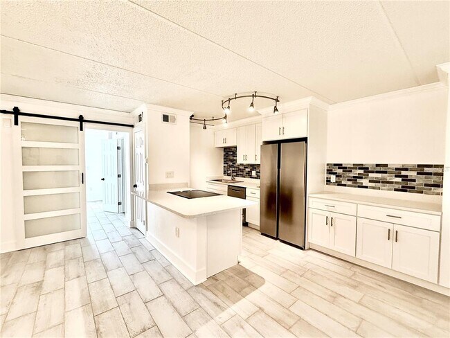 Foto del edificio - 8901 Blind Pass Rd