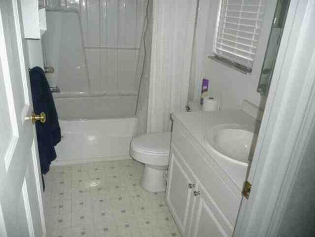 Foto del edificio - IDYLWILD LANE- 4 Bed/4.5 Bath Single Famil...