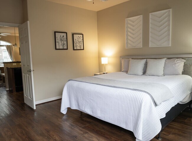 Foto del edificio - Half off first full months rent!! College ...