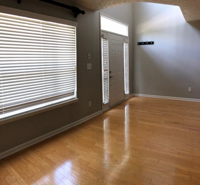 Building Photo - 11715 Anton Dr