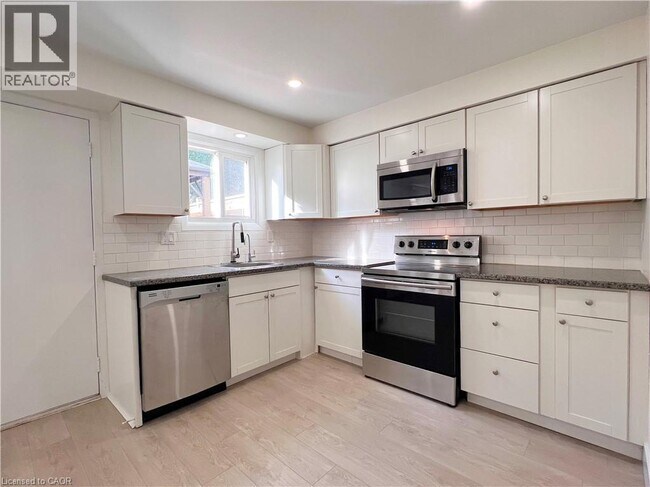 Building Photo - 223 Pioneer Dr