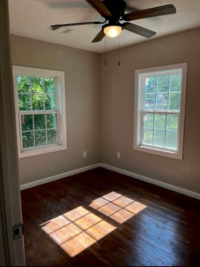 Foto del edificio - 1302 Parker St