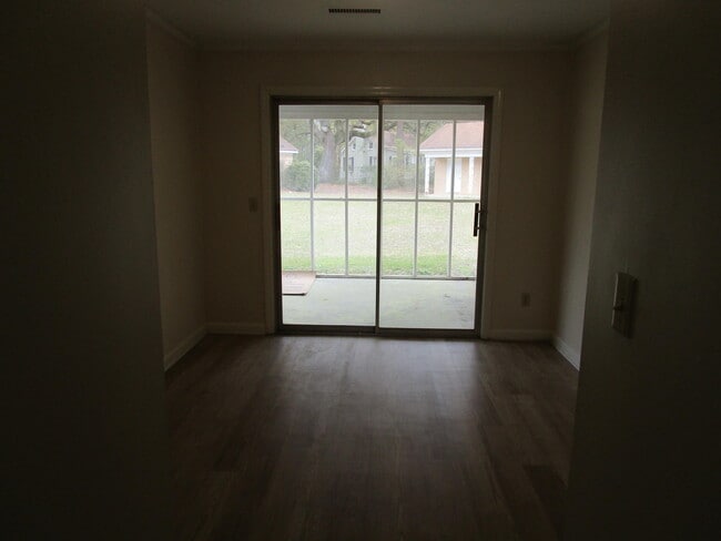 Building Photo - 111 Willow Dr