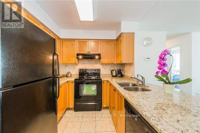 Photo du bâtiment - 5500-5500 Yonge St