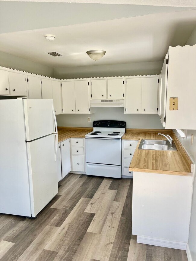 Foto del edificio - NICE 3BR/2BA Dade City Home w/ a Deck!! NO...
