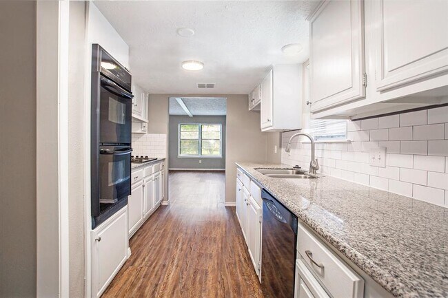Building Photo - 11302 Verlaine Dr