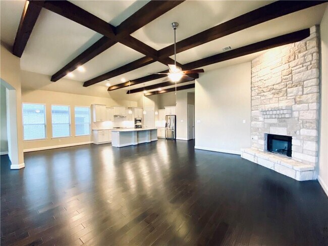 Foto del edificio - 821 Richardson Ln