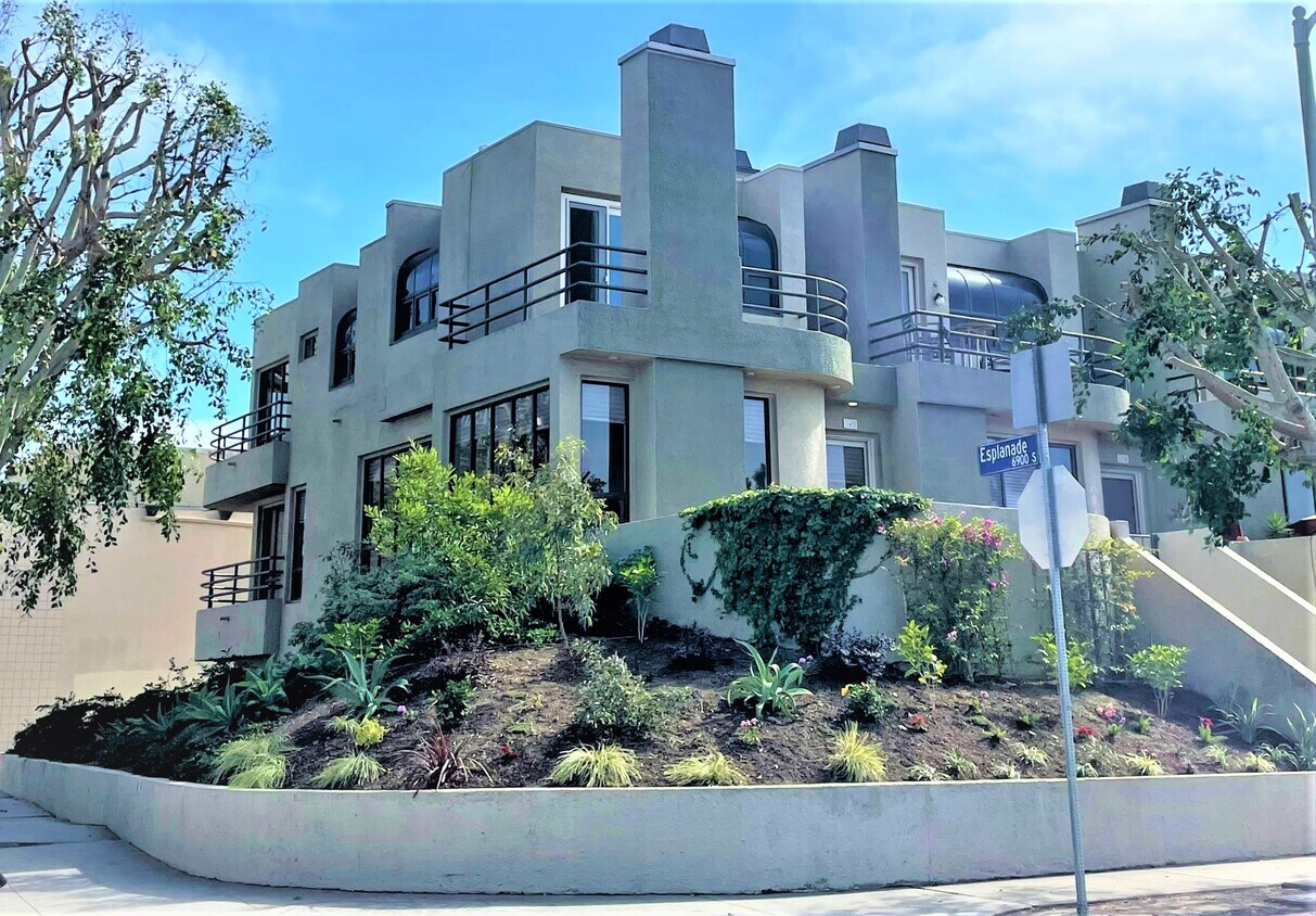 142 Convoy St Unit 142, Los Angeles, CA 90293 Condo for Rent in Los