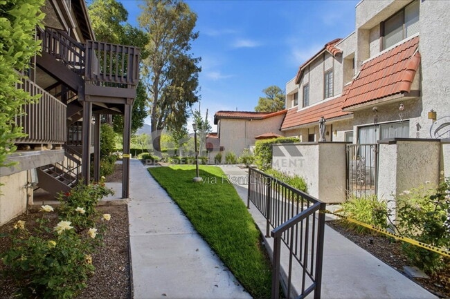 Building Photo - 18006 River Cir