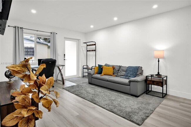 Foto del edificio - 300 NW 82nd Terrace