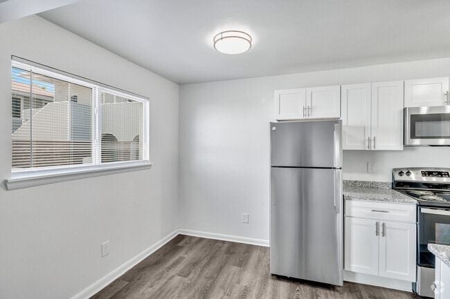 Skipjack - 2BR, 1BA -741 SF - Dining Room - Hampton River Villas