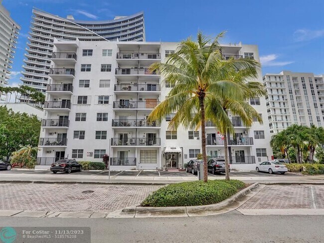 Foto del edificio - 3000 Riomar St