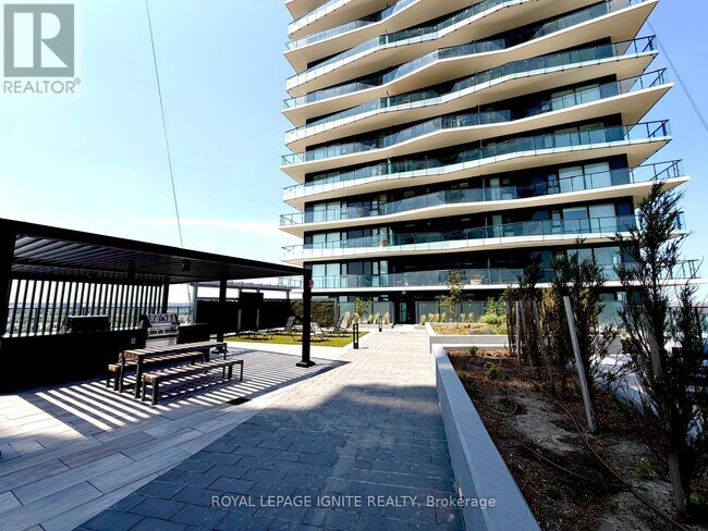 Building Photo - 15 Skyridge Dr