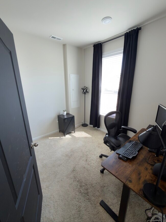 Foto del edificio - 2770 Lanham Hill Cir