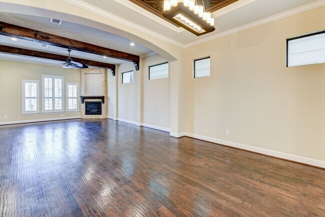 Building Photo - Meticulously maintained home in sought aft...