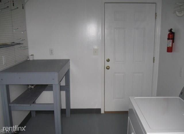 Building Photo - 988 Daniel Maloney Dr