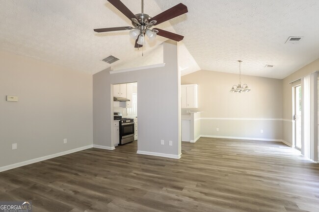 Foto del edificio - 125 Waters Edge Dr