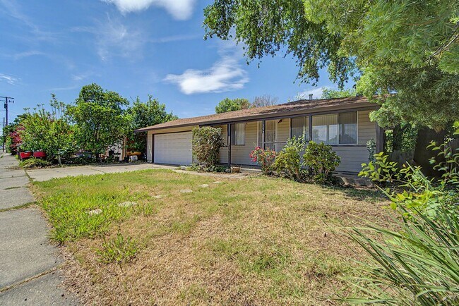 Foto del edificio - 3 bedroom 1 bath house in Yuba City