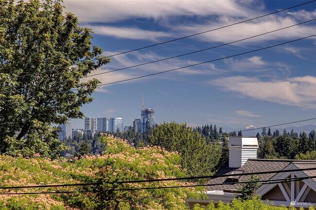 Foto del edificio - 2419 74th Ave SE