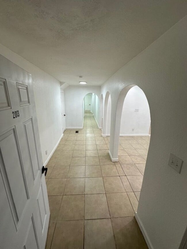 Photo - JP - Early Apartment