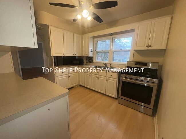 Foto del edificio - 2823 Holcomb Ave