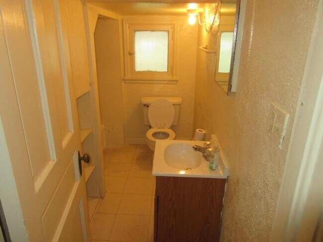 Foto del edificio - 3 Bedroom 1 Bathroom Duplex