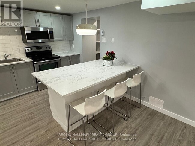 Building Photo - 15 Marier Ave