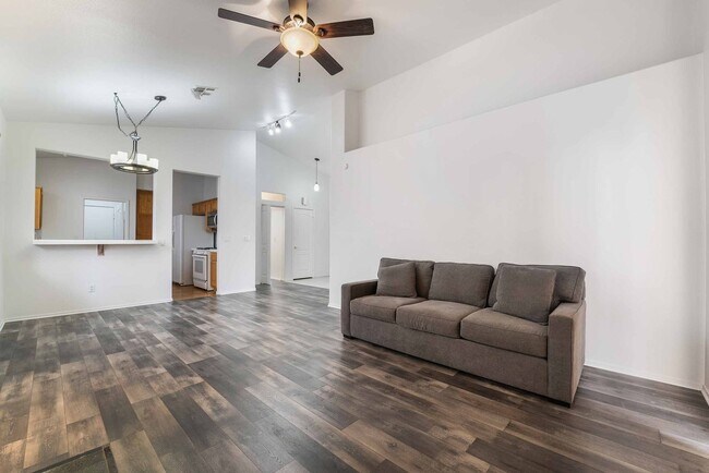 Building Photo - Charming Single-Story in Gated Green Valley!