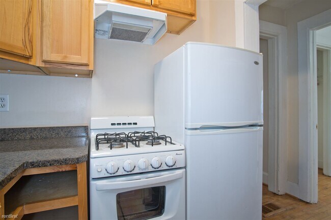 Building Photo - 511 E Johnson St