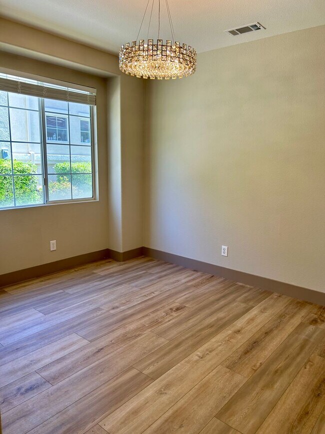 Foto del edificio - Remodeled and Comfortable Townhome