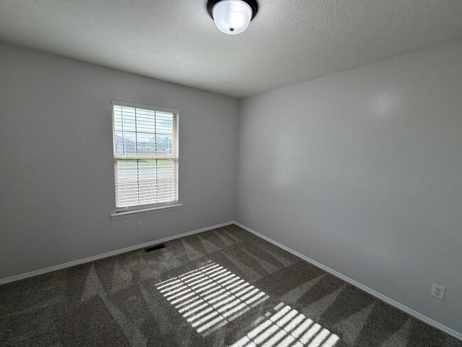 Building Photo - Your Perfect Home Awaits