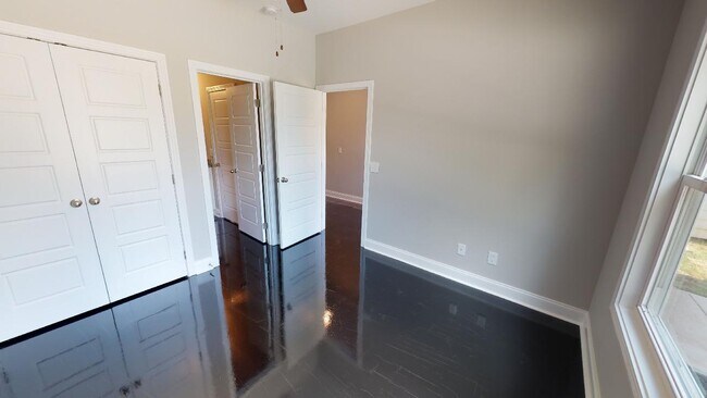 Foto del edificio - 157 W Rossview Rd