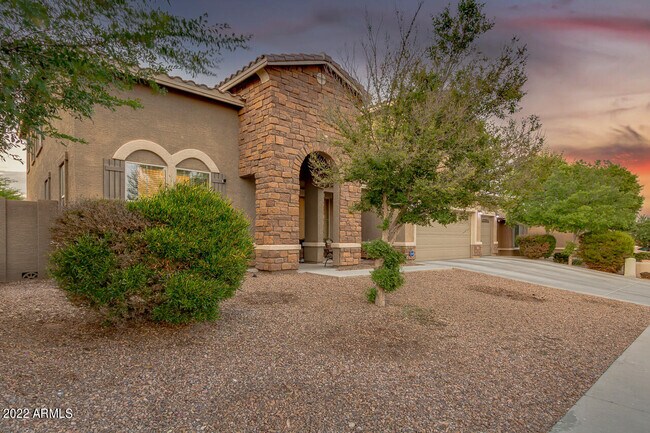 Foto del edificio - 18472 W Desert Ln
