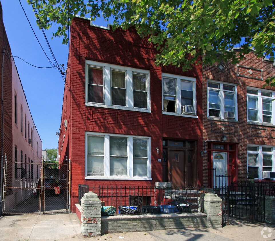 Primary Photo - 366 E 98th St
