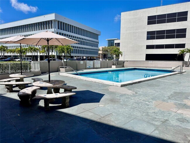 Foto del edificio - 6580 Santona St