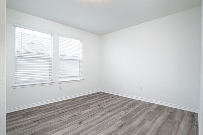 Building Photo - Fabulous 2 story home!