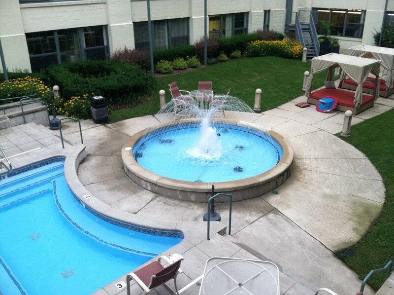 Vista a la piscina desde el balcón - 940 Monroe Ave NW
