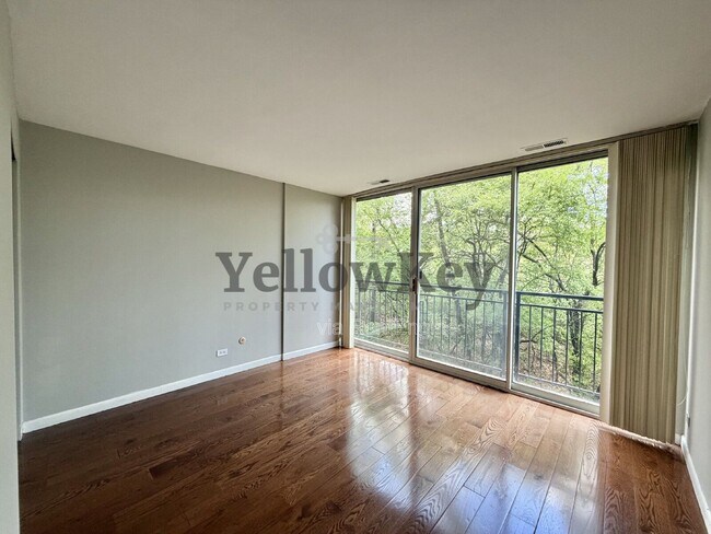 Foto del edificio - 5820 Oakwood Dr