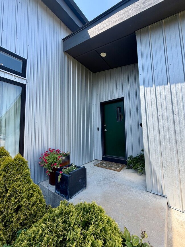 Foto del edificio - Contemporary 2 bedroom, 2.5 bath home in the heart of Route 66.