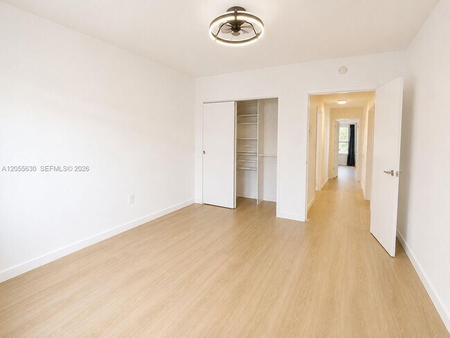 Foto del edificio - 2250 Bay Dr